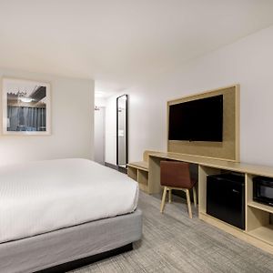 Two-Bedroom Queen Suite Sofa Bed Kitchen